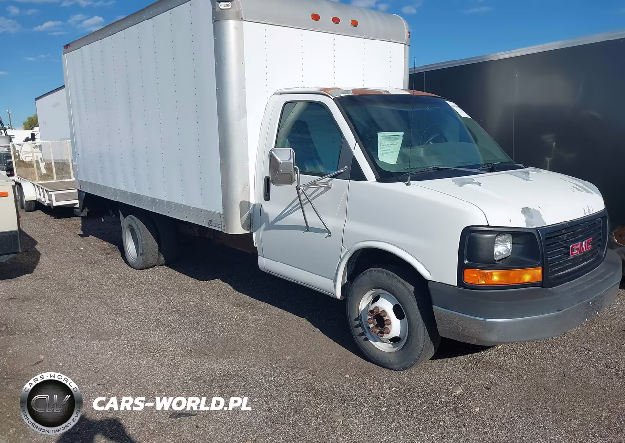 2003 GMC Savana Cutaway Standard W-C7A