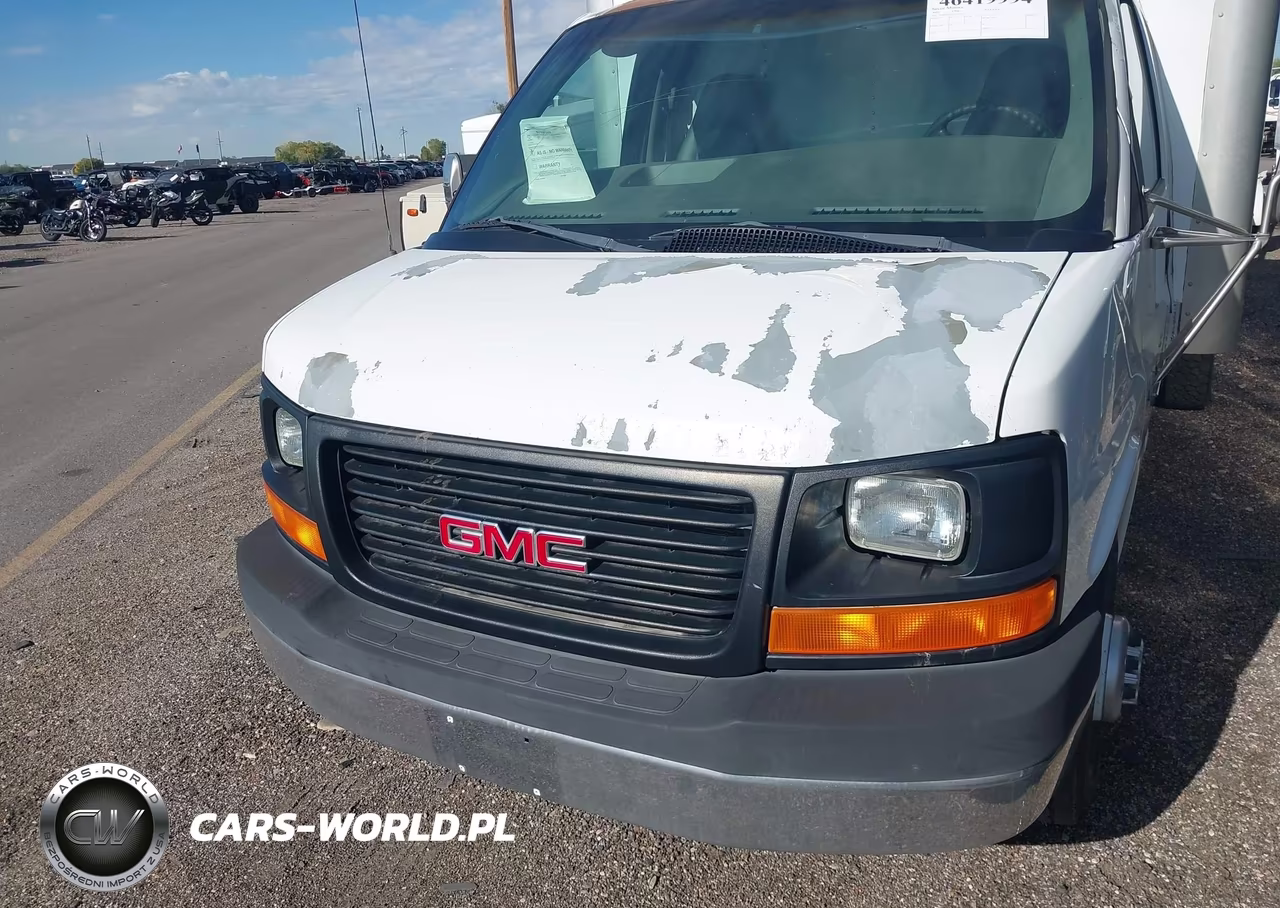 2003 GMC Savana Cutaway Standard W-C7A VIN:1GDHG31U831122553 - 11