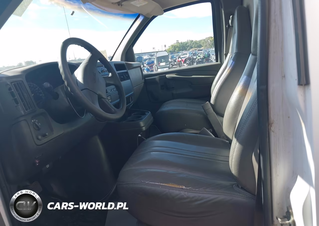 2003 GMC Savana Cutaway Standard W-C7A VIN:1GDHG31U831122553 - 6