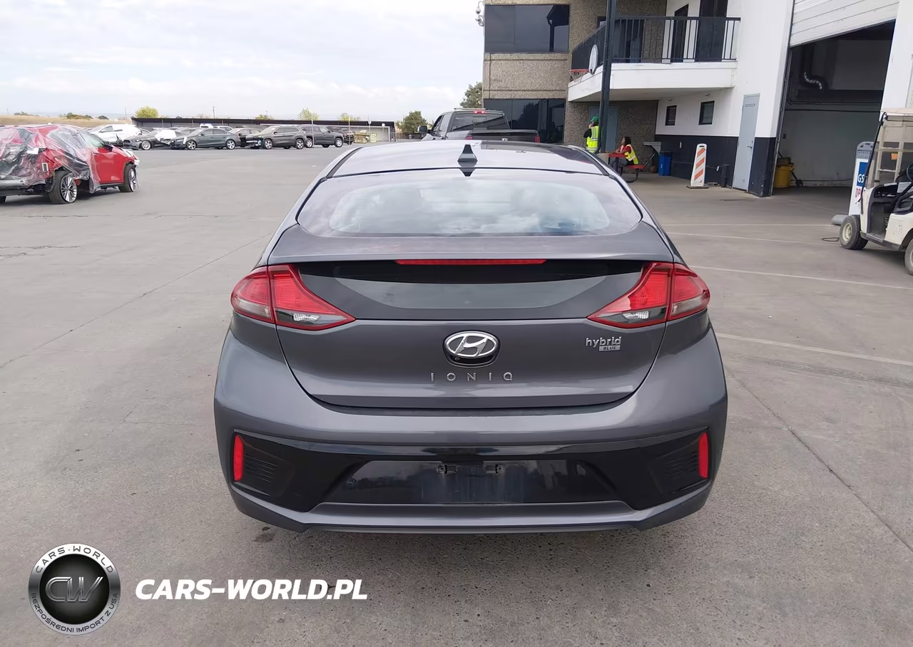 2018 Hyundai Ioniq Hybrid Blue VIN:KMHC65LC2JU100007 - 18