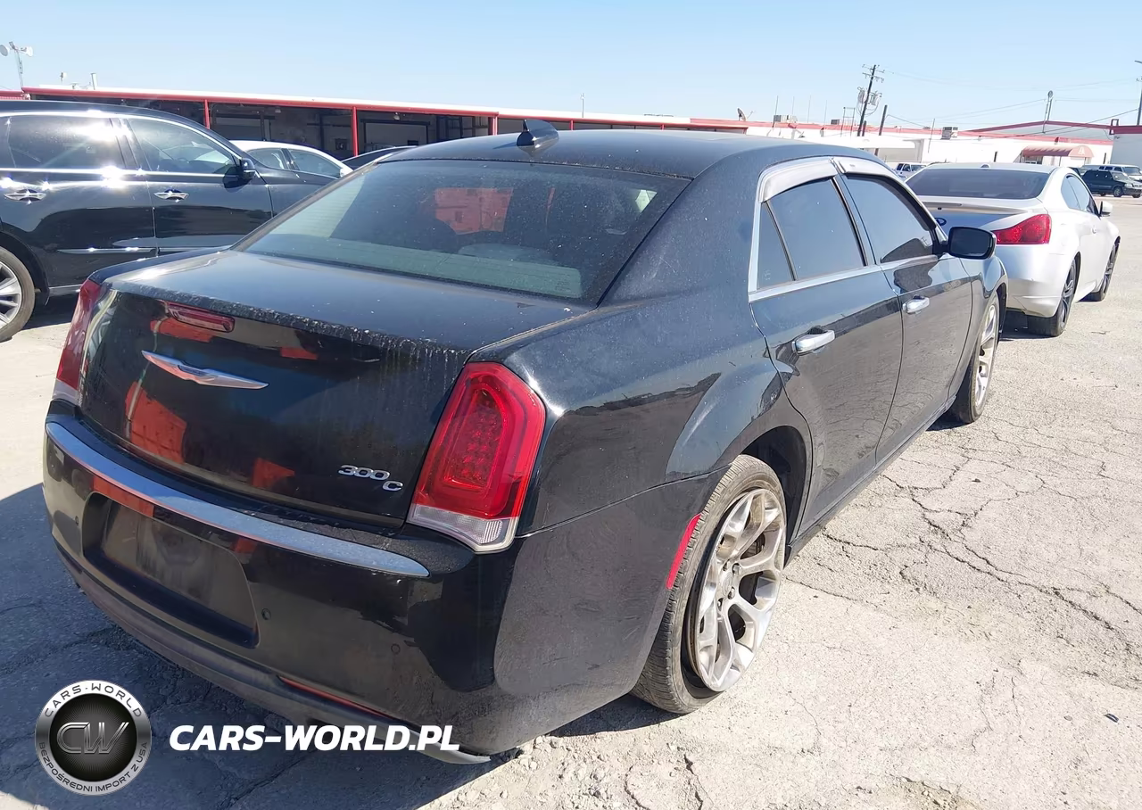 2016 Chrysler 300 300C Platinum VIN:2C3CCAPT7GH306553 - 4