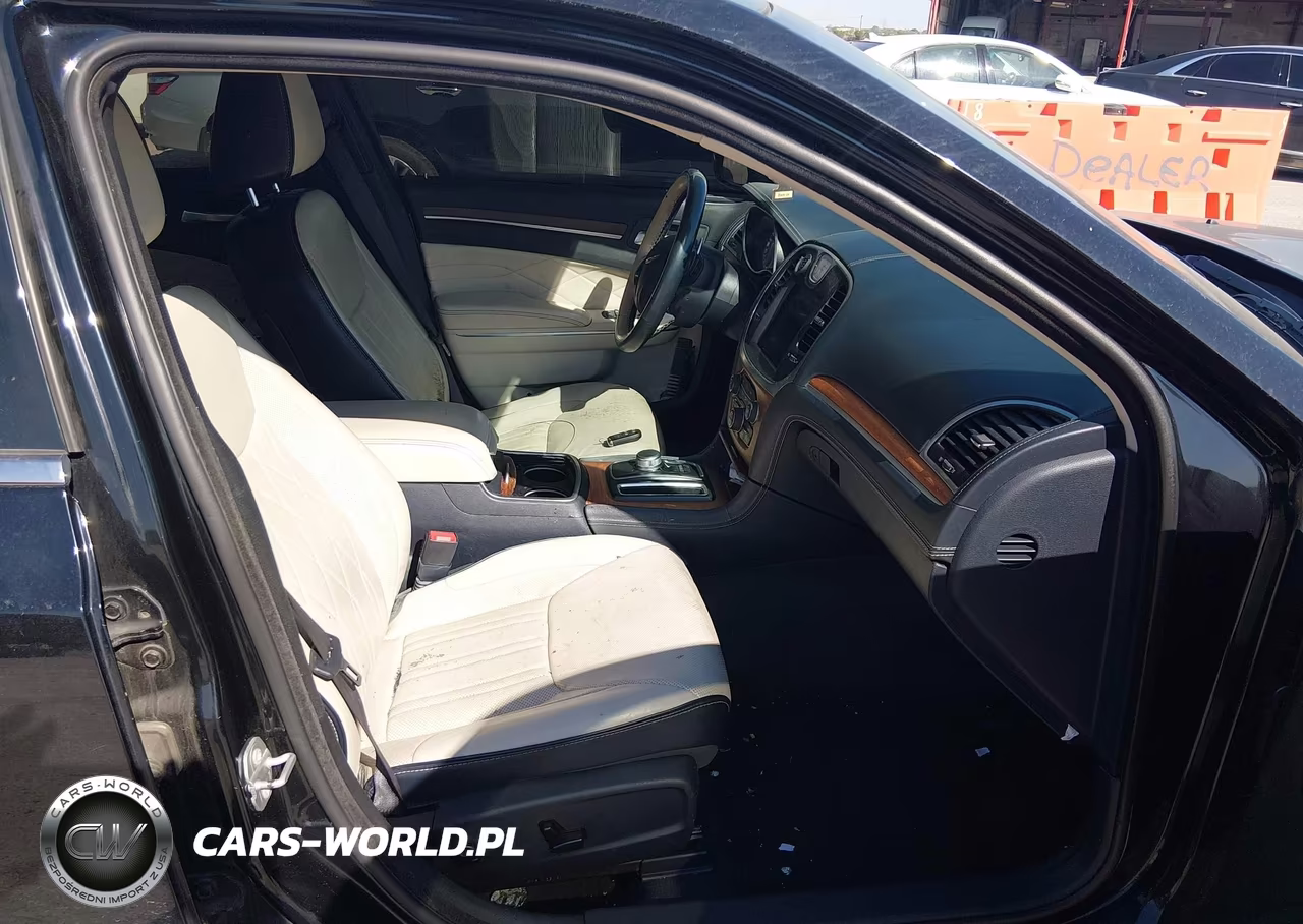 2016 Chrysler 300 300C Platinum VIN:2C3CCAPT7GH306553 - 5