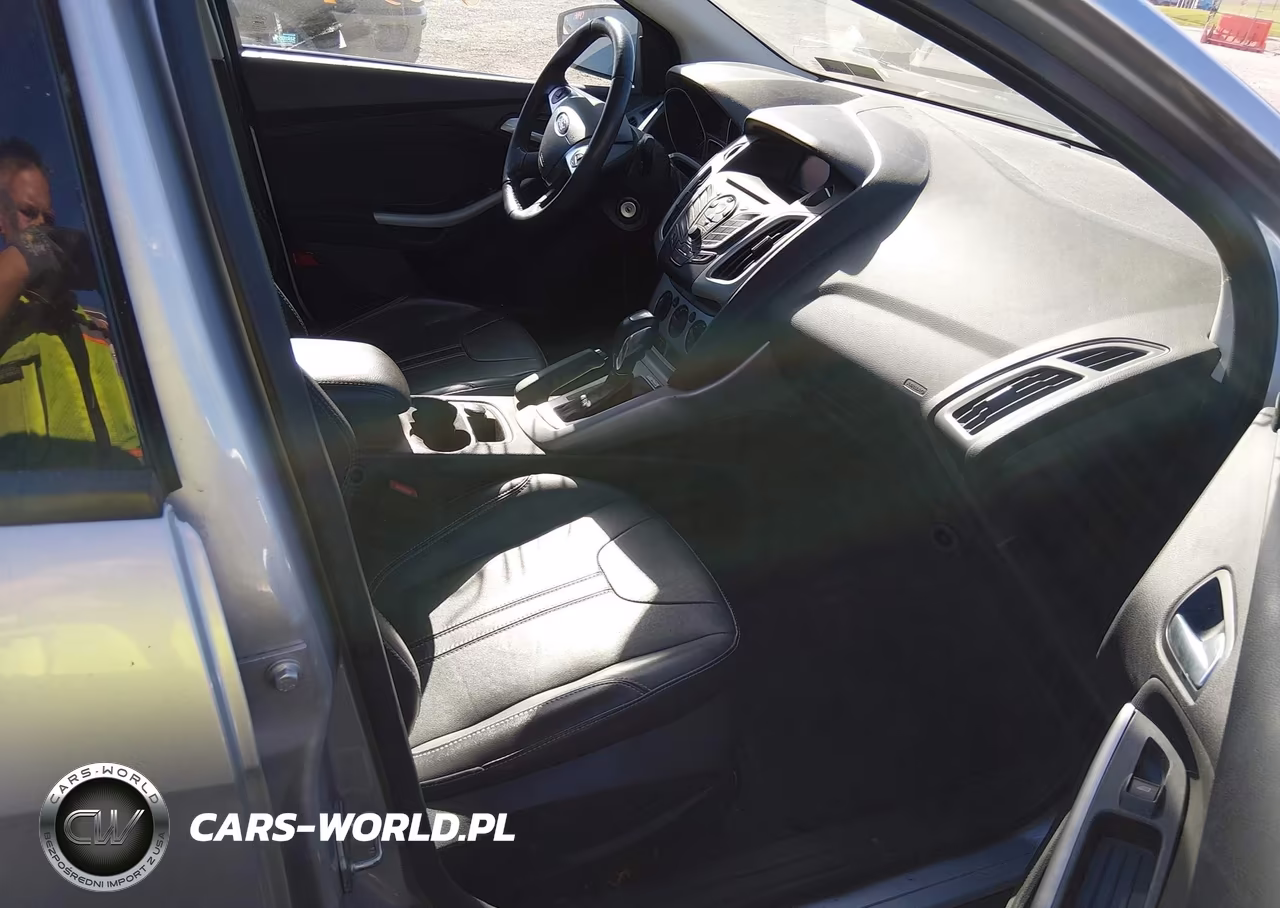 2014 Ford Focus Se VIN:1FADP3F24EL216470 - 5