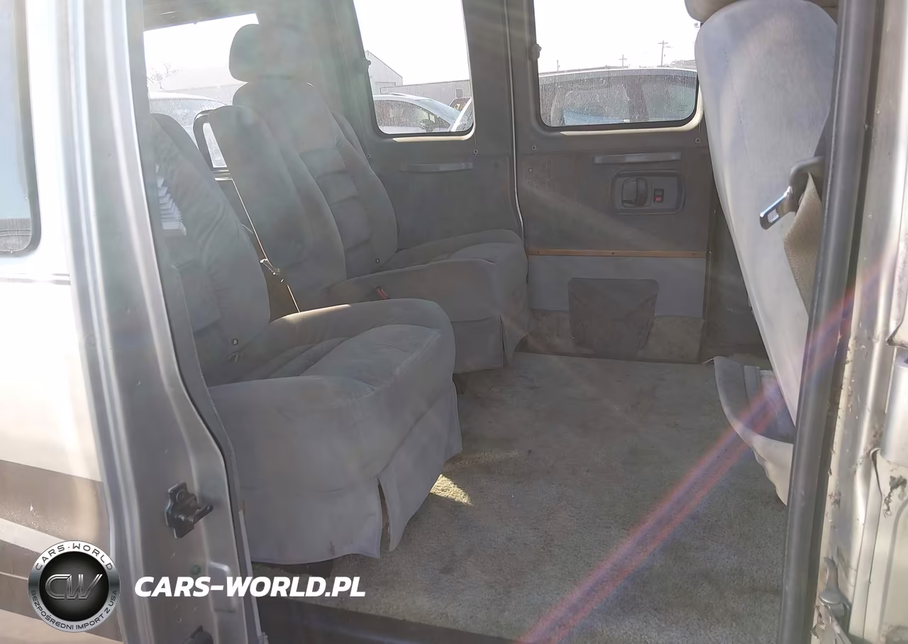 2003 GMC Savana Cutaway Standard-Standard W-C7L-C7N VIN:1GDFG15T731191828 - 8