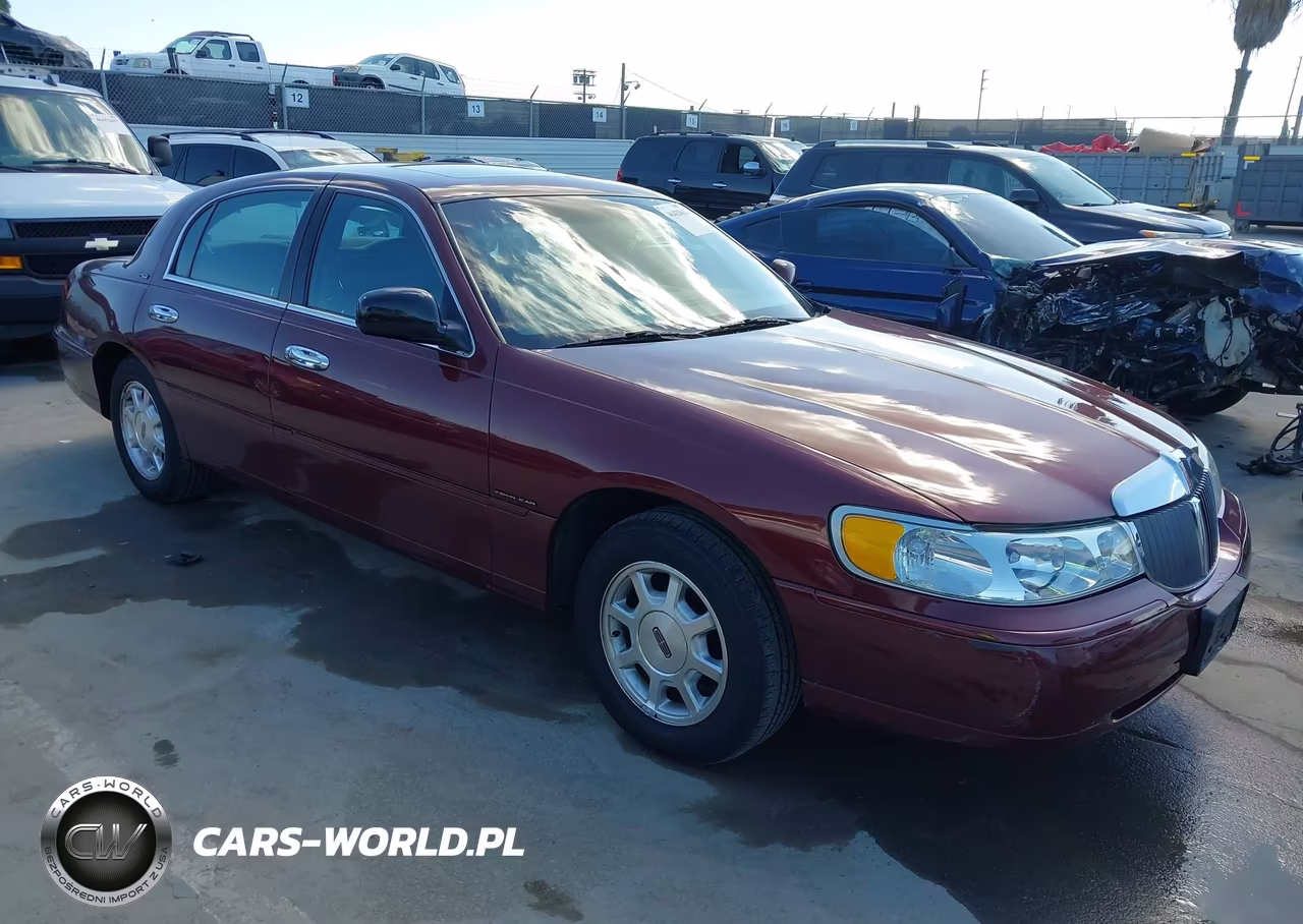 2002 Lincoln Town Car Signature VIN:1LNHM82W32Y604973 - 1