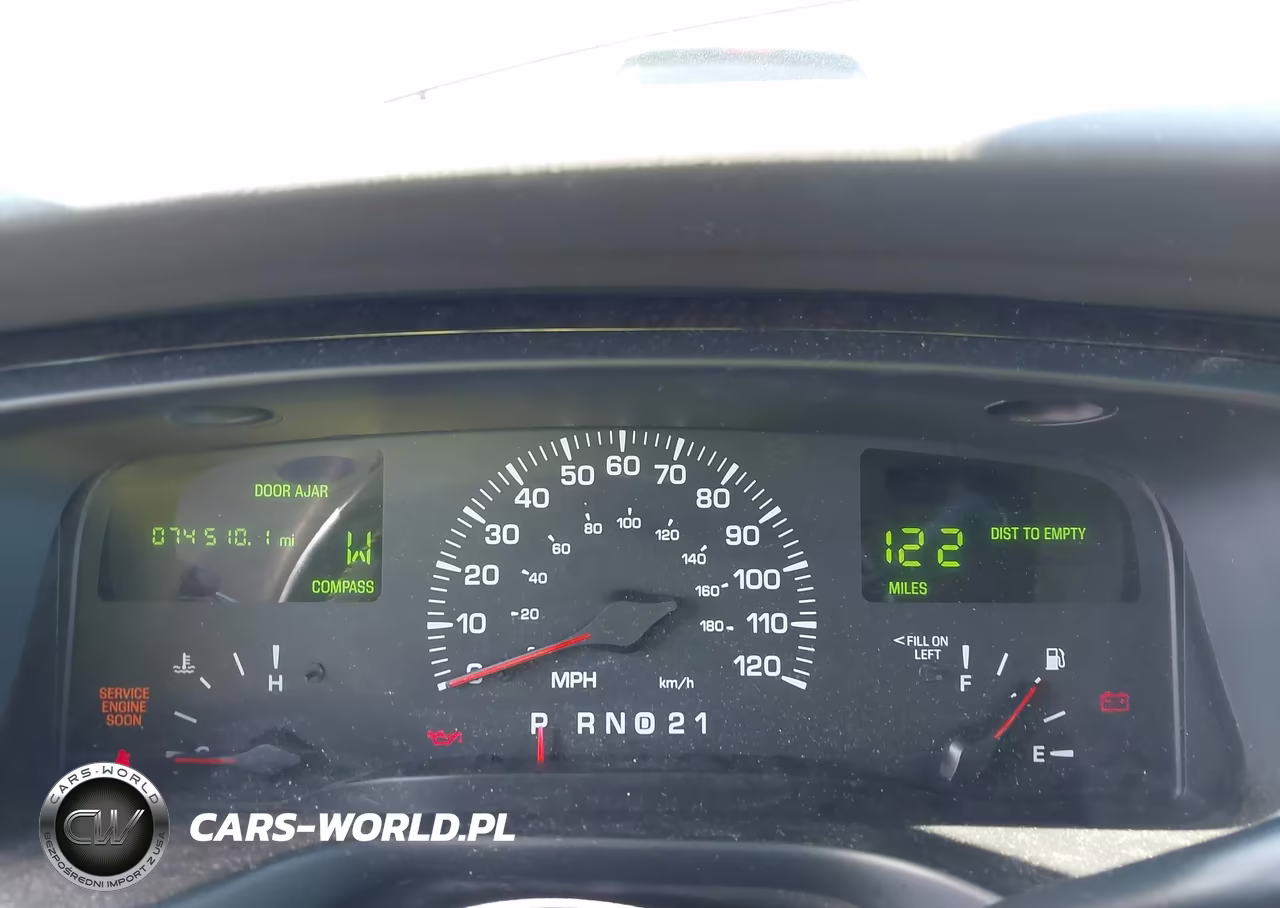 2002 Lincoln Town Car Signature VIN:1LNHM82W32Y604973 - 7