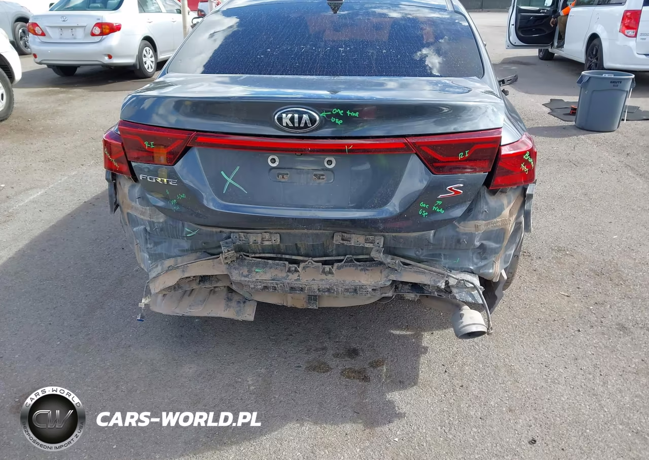 2019 Kia Forte S VIN:3KPF34AD0KE081716 - 18