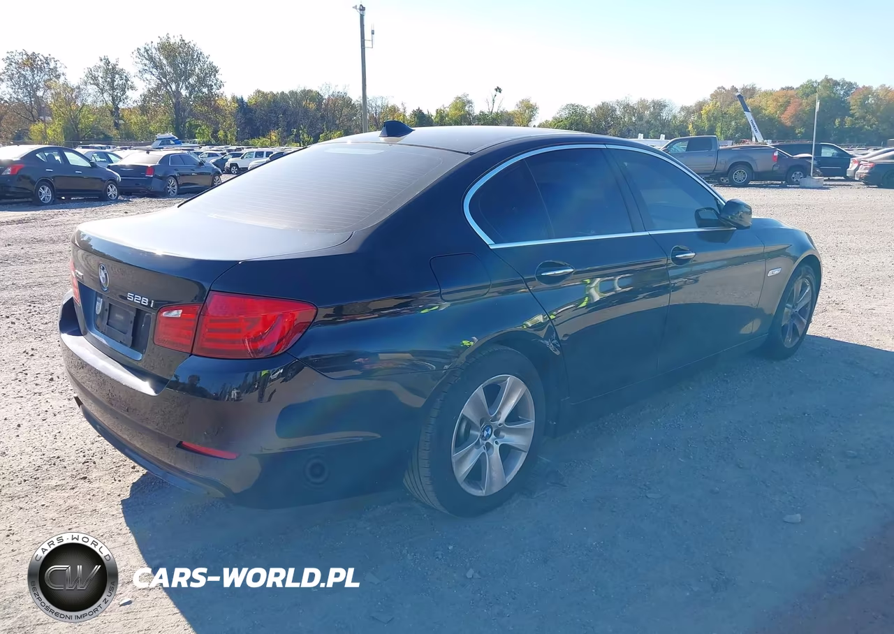 2013 BMW 528I xDrive VIN:WBAXH5C56DD112700 - 4