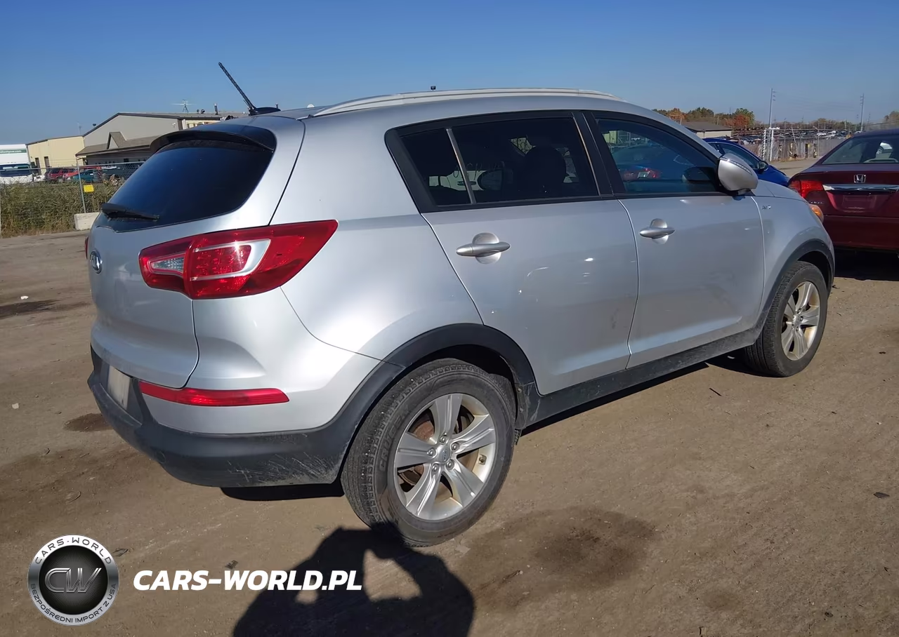 2011 Kia Sportage Lx VIN:KNDPBCA20B7033682 - 4