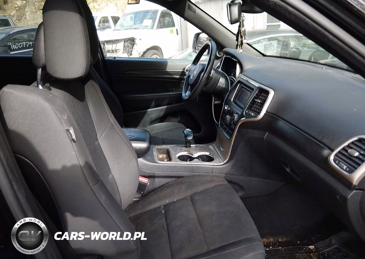 2014 Jeep Grand Cherokee Laredo VIN:1C4RJFAG8EC414975 - 5