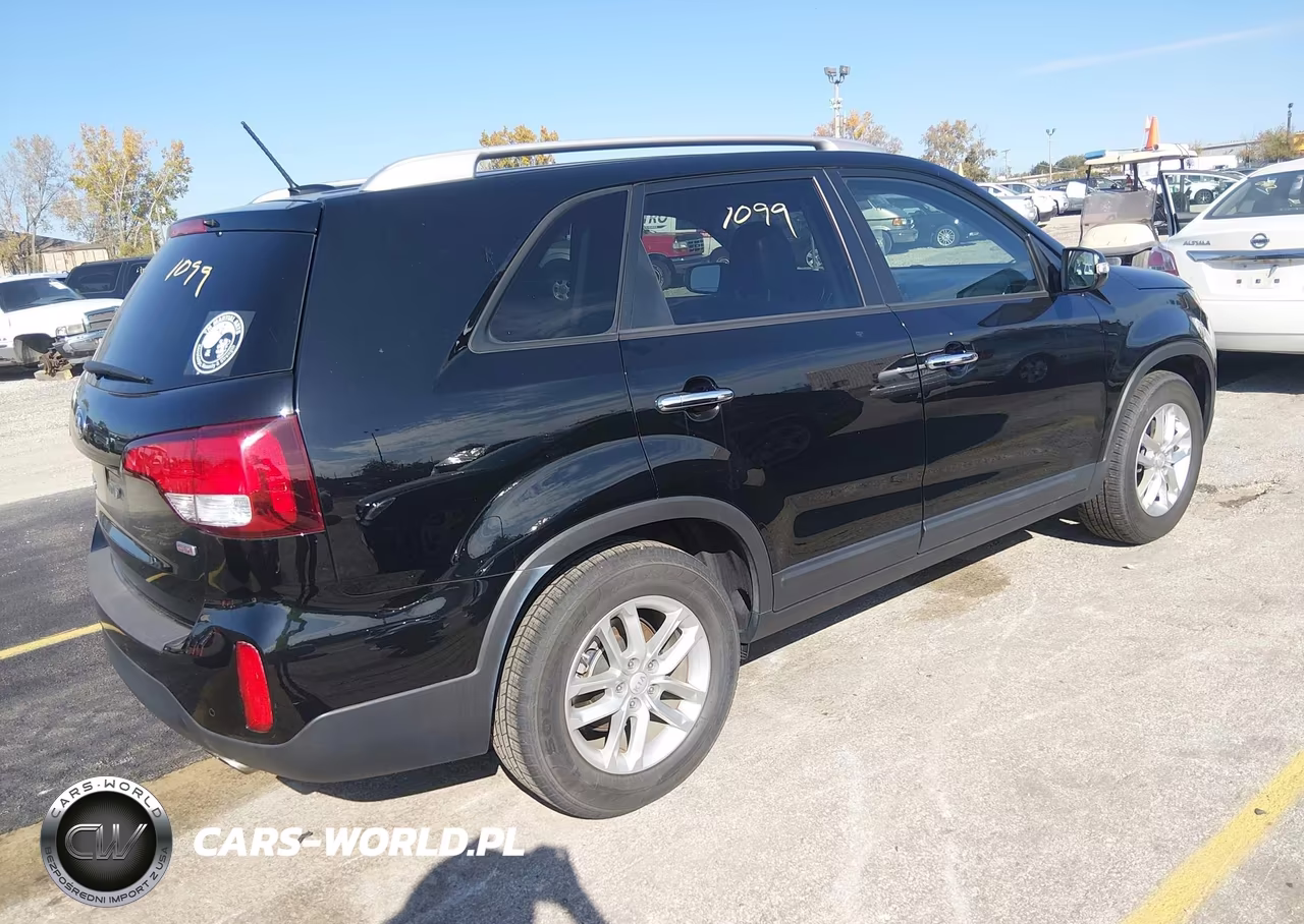 2015 Kia Sorento Lx VIN:5XYKT4A62FG570904 - 4