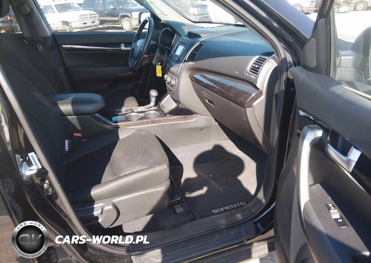 2015 Kia Sorento Lx VIN:5XYKT4A62FG570904 - 5