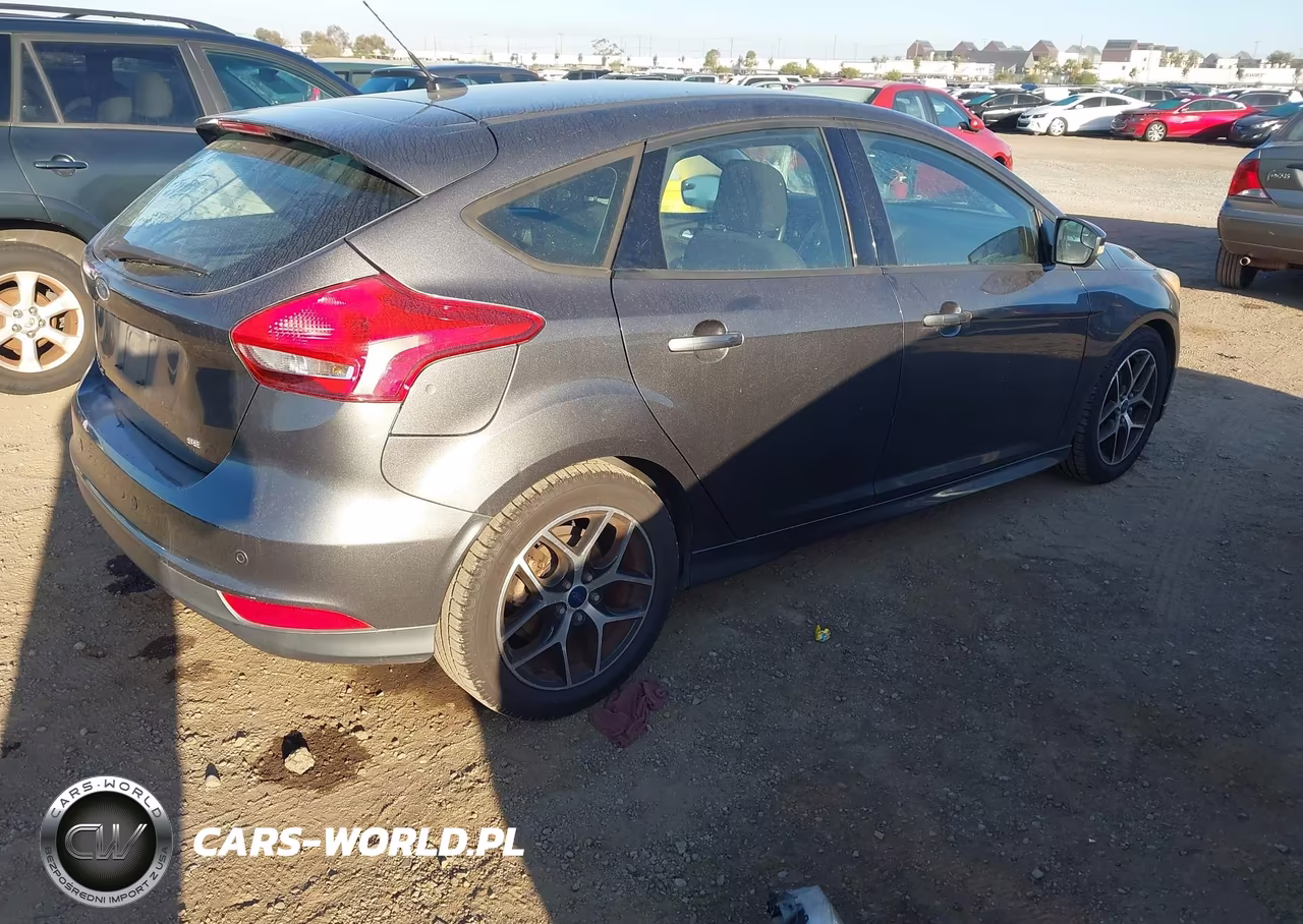 2016 Ford Focus Se VIN:1FADP3K22GL254191 - 4