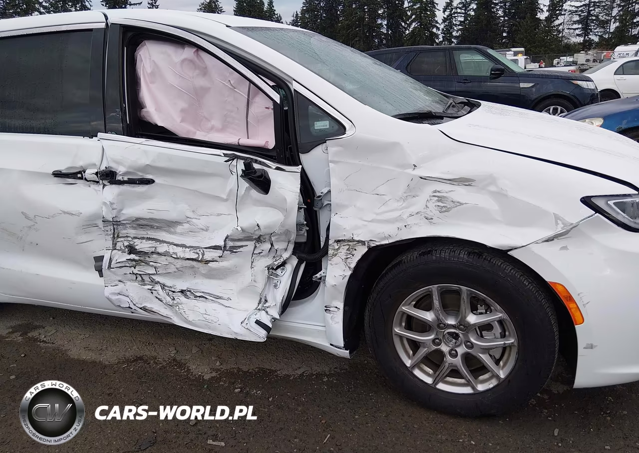 2026 Chrysler Pacifica Select VIN:2C4RC1BG8TR273034 - 6
