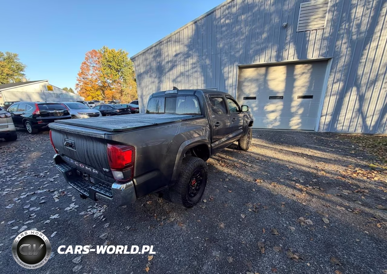 2018 Toyota Tacoma Sr5 V6 VIN:3TMCZ5AN5JM151229 - 4
