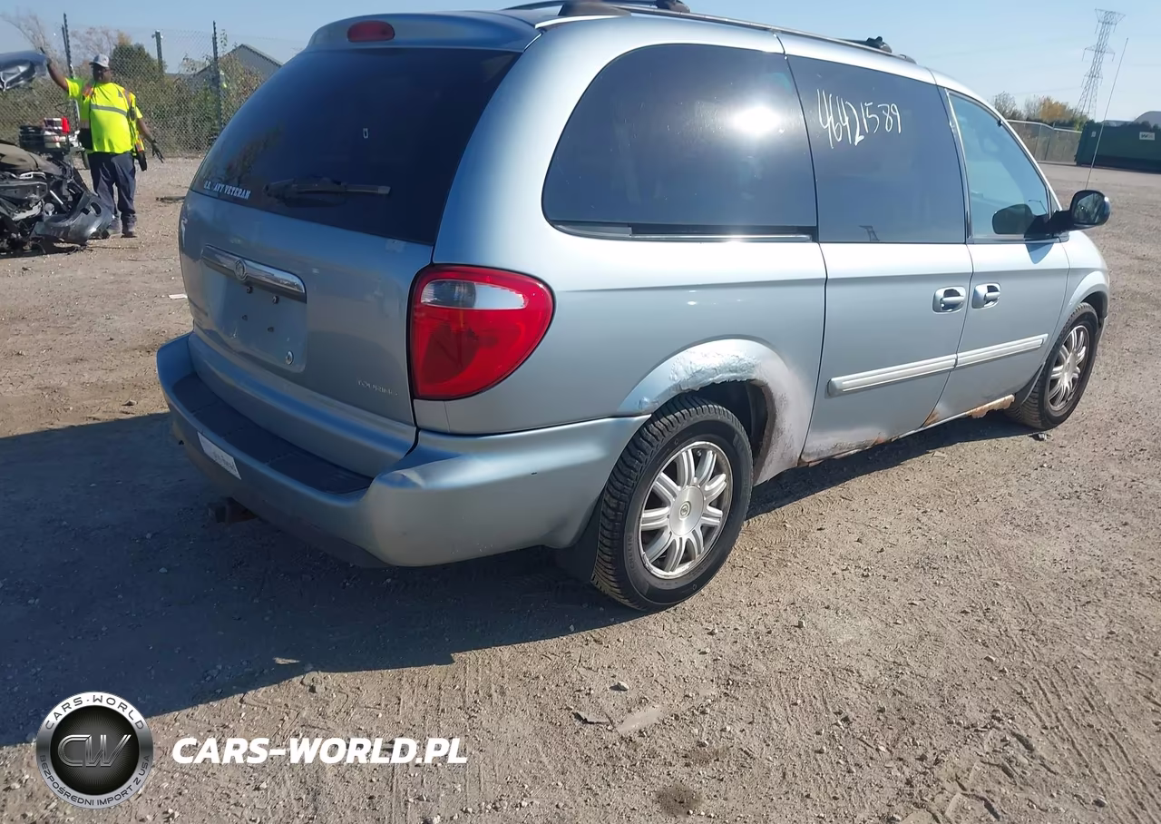 2005 Chrysler Town & Country Touring VIN:2C4GP54L05R185157 - 4