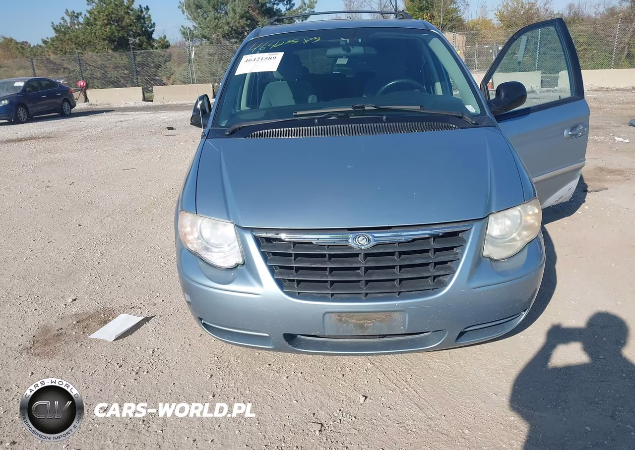 2005 Chrysler Town & Country Touring VIN:2C4GP54L05R185157 - 6