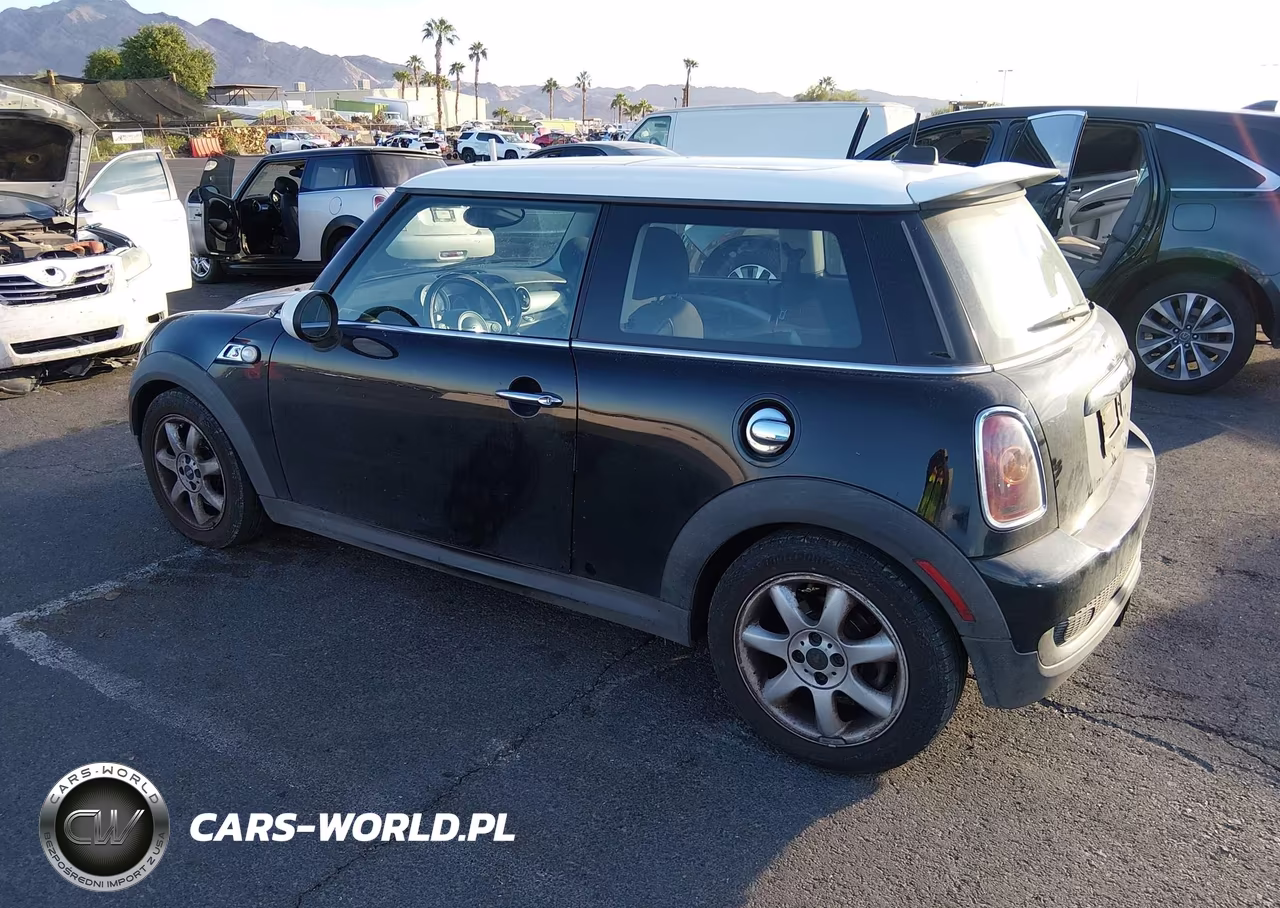 2010 Mini Cooper S VIN:WMWMF7C52ATZ74284 - 3