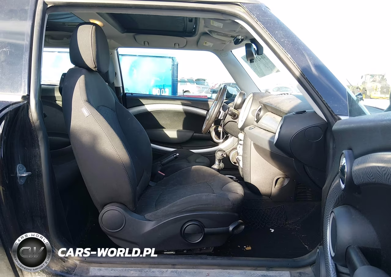 2010 Mini Cooper S VIN:WMWMF7C52ATZ74284 - 5