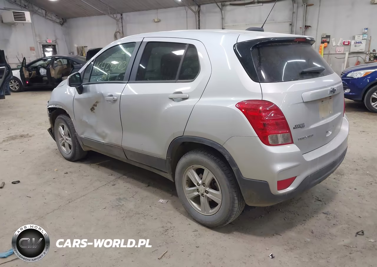 2019 Chevrolet Trax Ls VIN:3GNCJNSB1KL388391 - 3