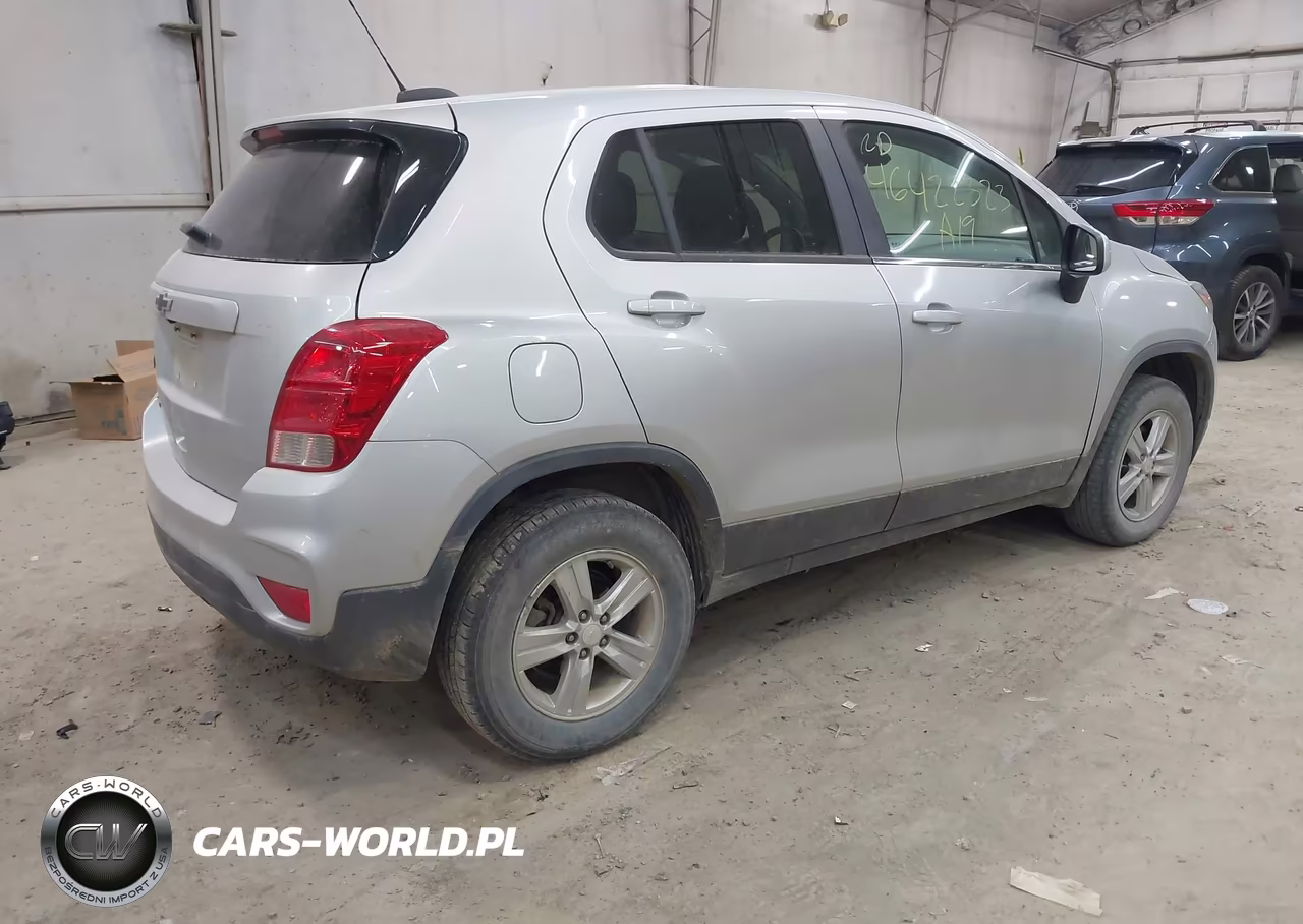 2019 Chevrolet Trax Ls VIN:3GNCJNSB1KL388391 - 4