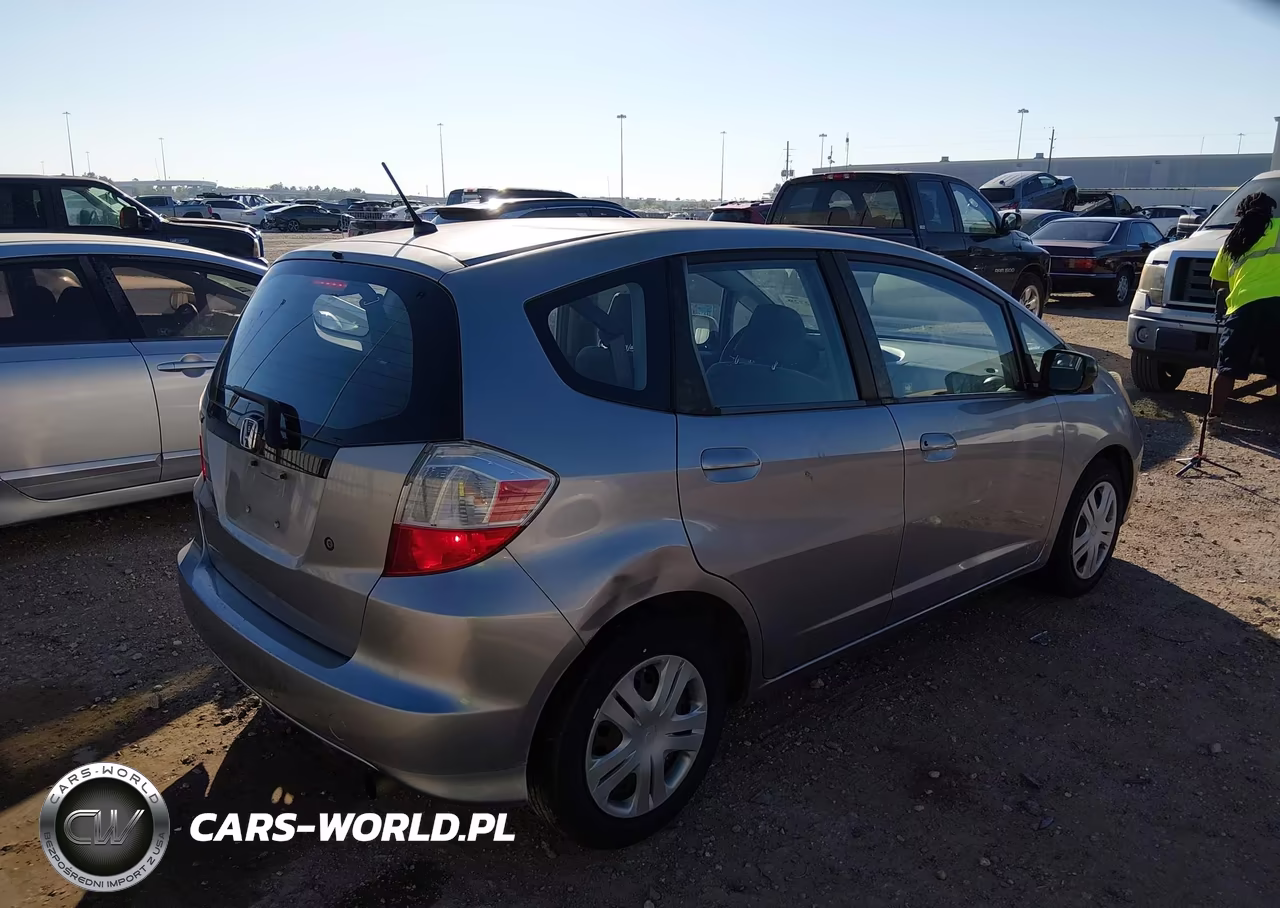 2010 Honda Fit VIN:JHMGE8G21AS025872 - 4