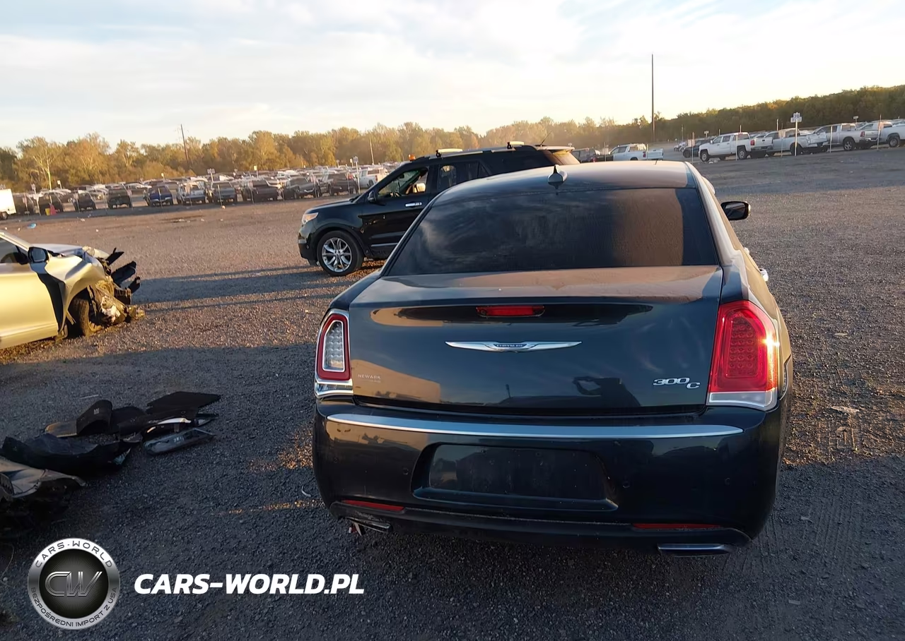 2015 Chrysler 300C Platinum VIN:2C3CCAPG7FH877297 - 17