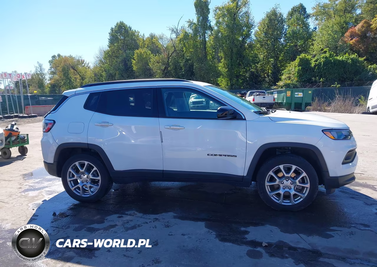 2022 Jeep Compass Latitude Lux 4X4 VIN:3C4NJDFB0NT195613 - 13