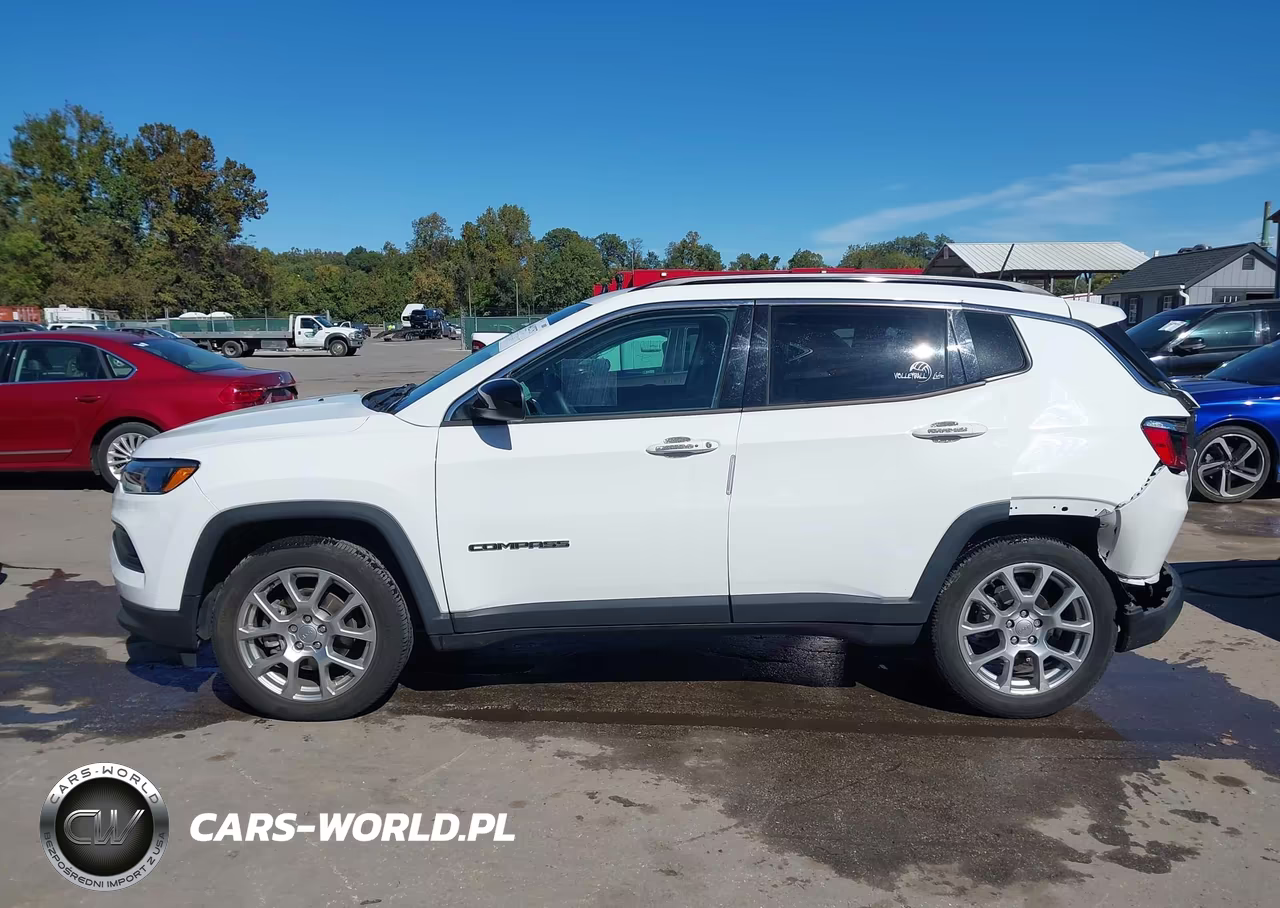 2022 Jeep Compass Latitude Lux 4X4 VIN:3C4NJDFB0NT195613 - 14