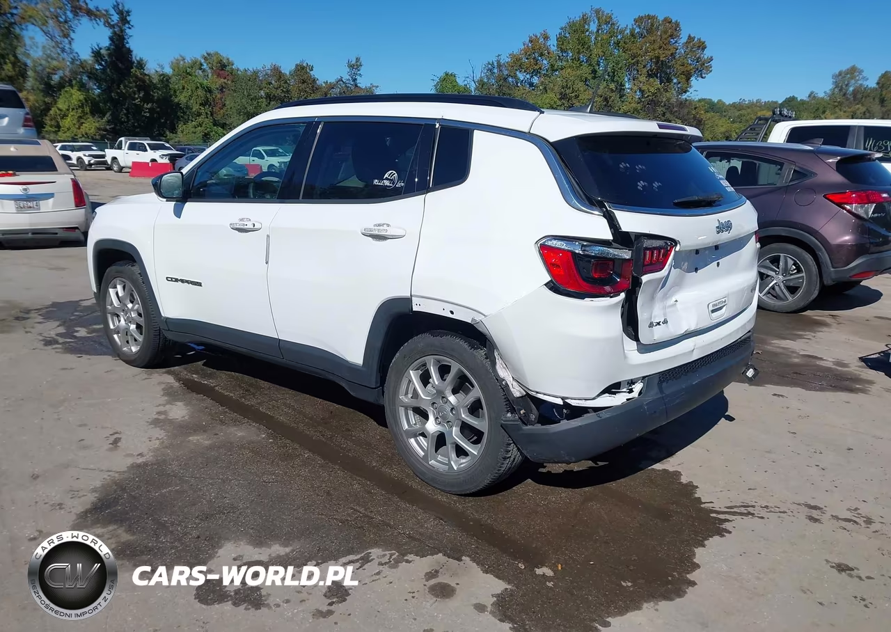 2022 Jeep Compass Latitude Lux 4X4 VIN:3C4NJDFB0NT195613 - 3