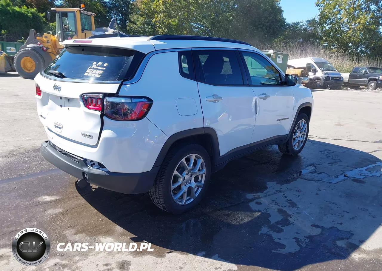 2022 Jeep Compass Latitude Lux 4X4 VIN:3C4NJDFB0NT195613 - 4