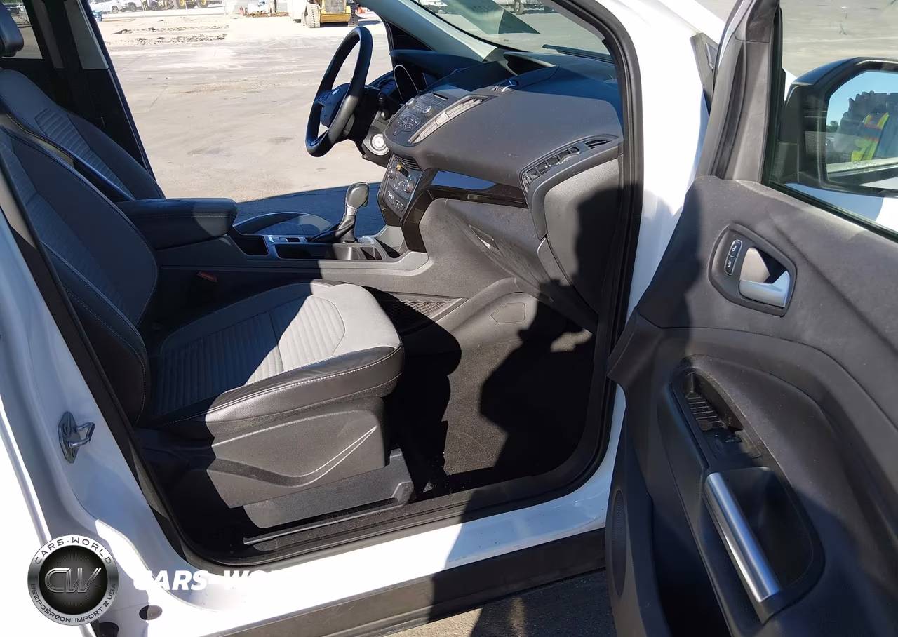 2017 Ford Escape Se VIN:1FMCU0G96HUB57070 - 5