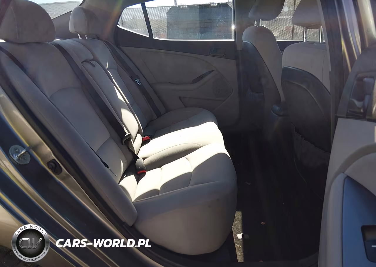 2015 Kia Optima Lx VIN:5XXGM4A70FG501922 - 8