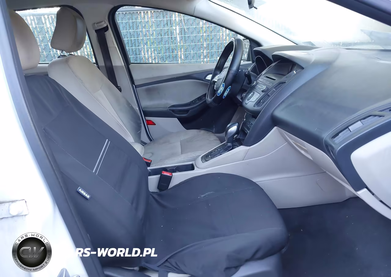 2017 Ford Focus Se VIN:1FADP3K24HL215877 - 5