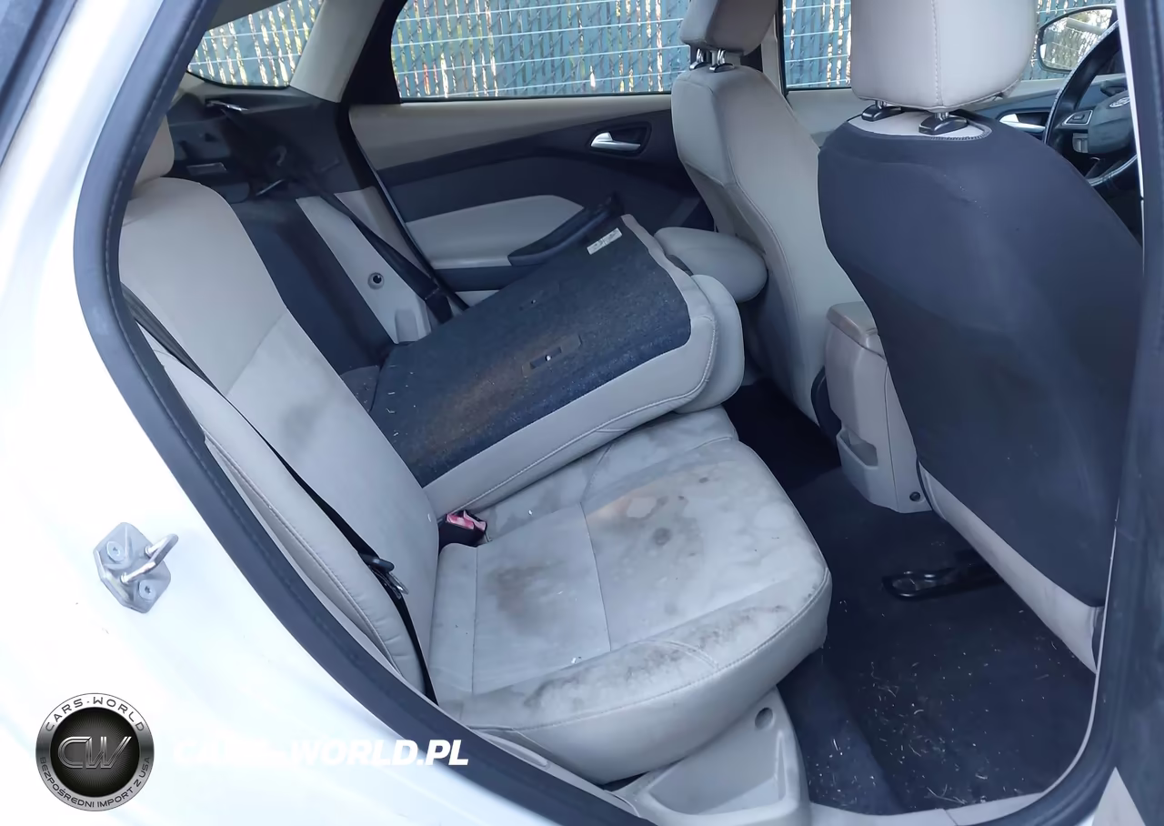 2017 Ford Focus Se VIN:1FADP3K24HL215877 - 8