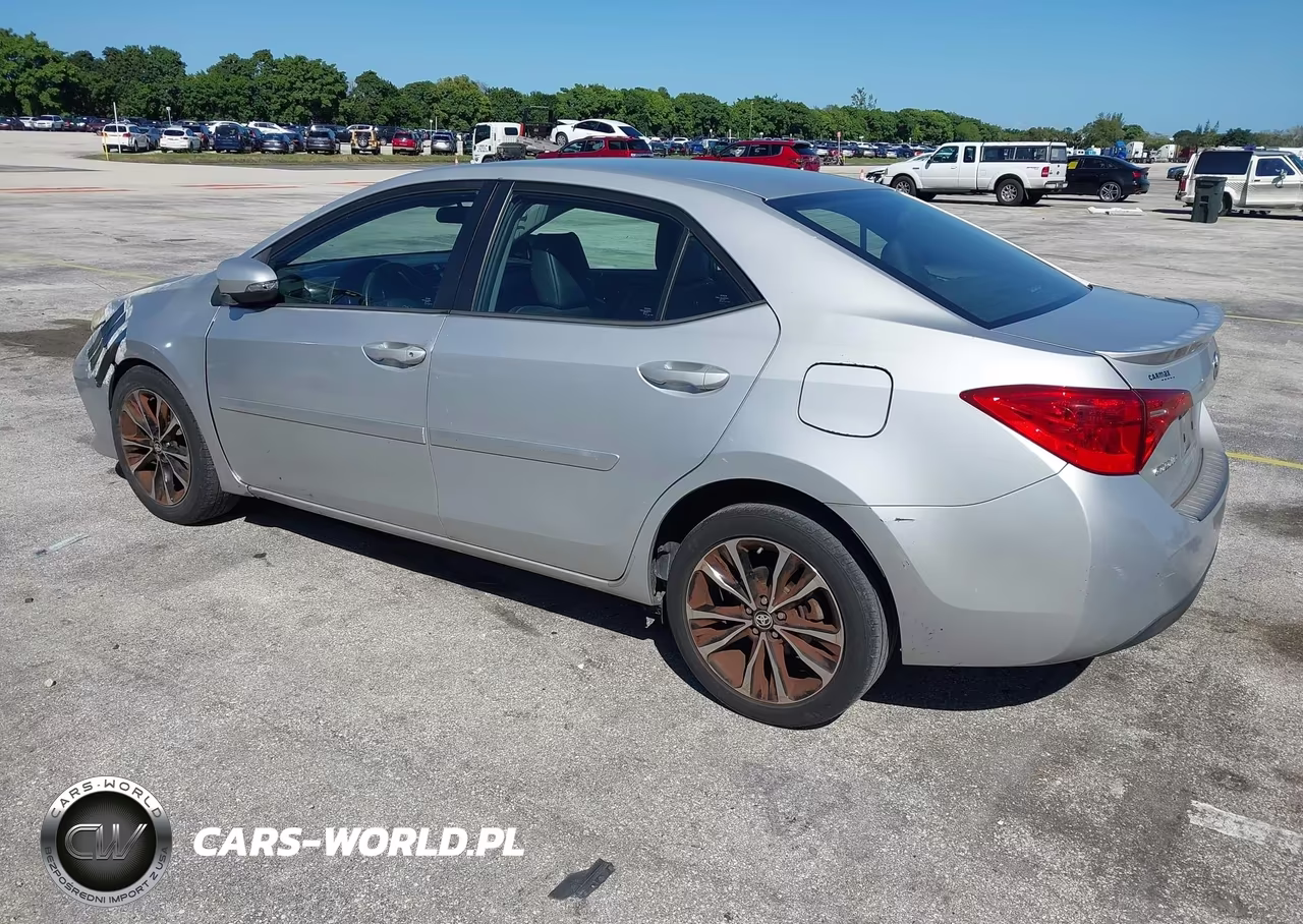 2018 Toyota Corolla Se VIN:5YFBURHE1JP800489 - 3