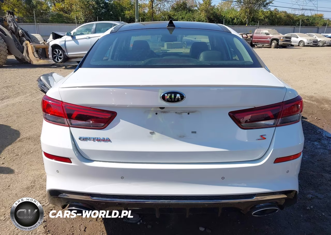 2019 Kia Optima S VIN:5XXGT4L32KG306783 - 16