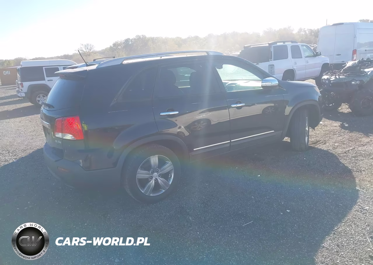 2013 Kia Sorento Ex V6 VIN:5XYKU4A28DG379852 - 4