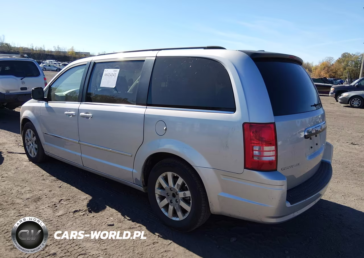 2010 Chrysler Town & Country Touring VIN:2A4RR5D10AR169952 - 3