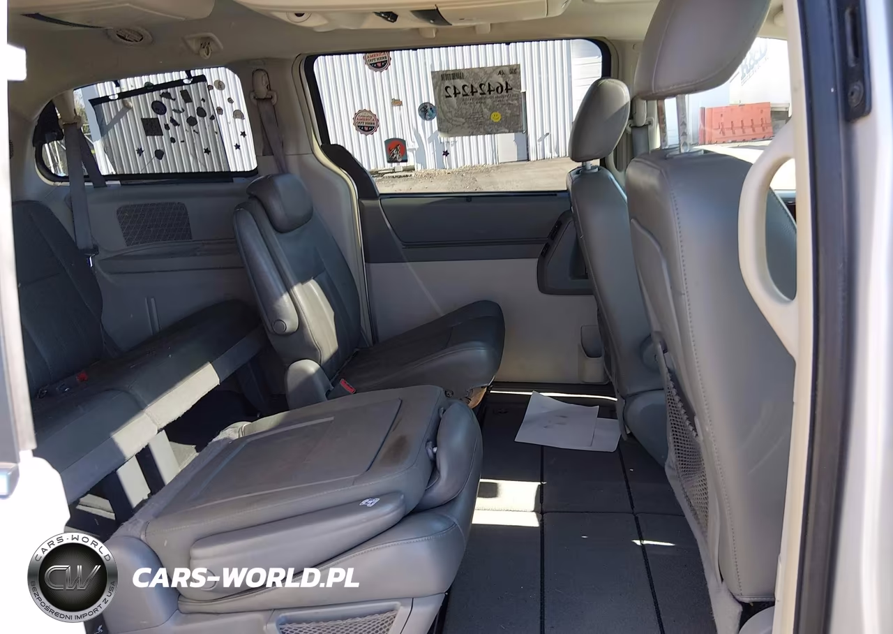 2010 Chrysler Town & Country Touring VIN:2A4RR5D10AR169952 - 8