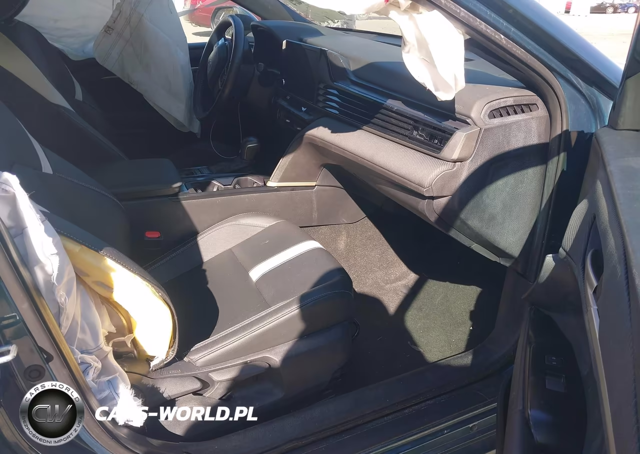 2025 Toyota Camry Se VIN:4T1DAACKXSU608911 - 5