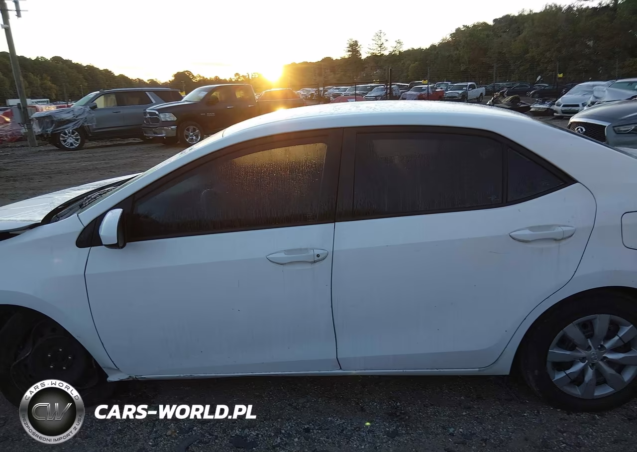 2016 Toyota Corolla Le VIN:5YFBURHE6GP531012 - 14