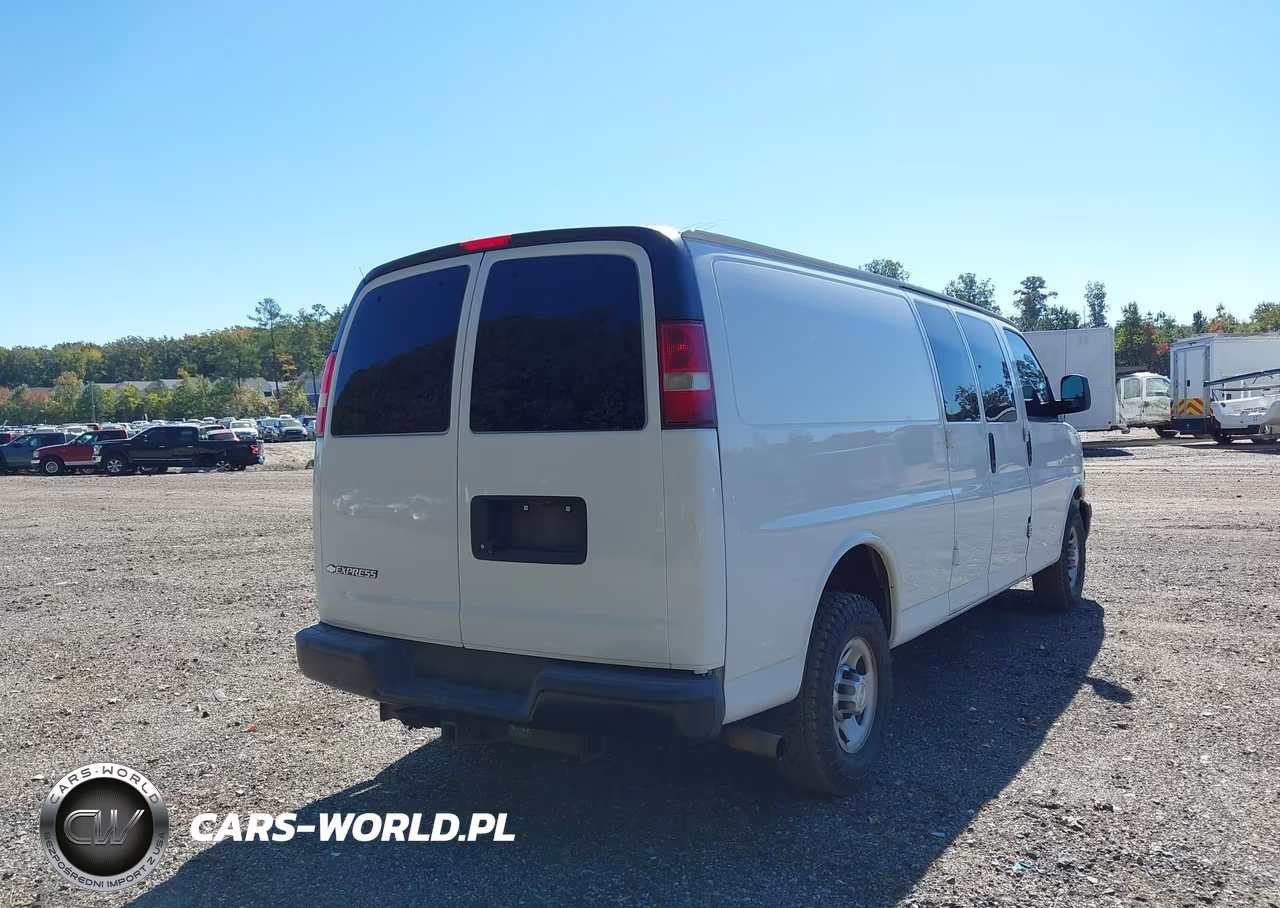 2018 Chevrolet Express 3500 Work Van VIN:1GCZGHFG6J1225525 - 4