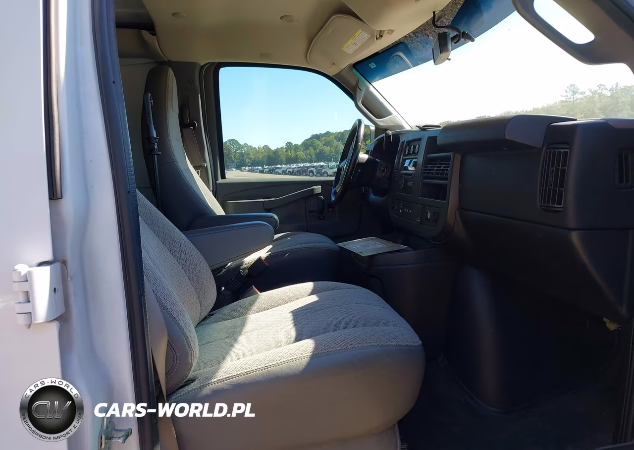 2018 Chevrolet Express 3500 Work Van VIN:1GCZGHFG6J1225525 - 5