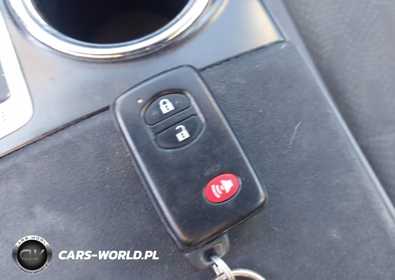 2013 Toyota Prius V Three VIN:JTDZN3EU5D3196110 - 11