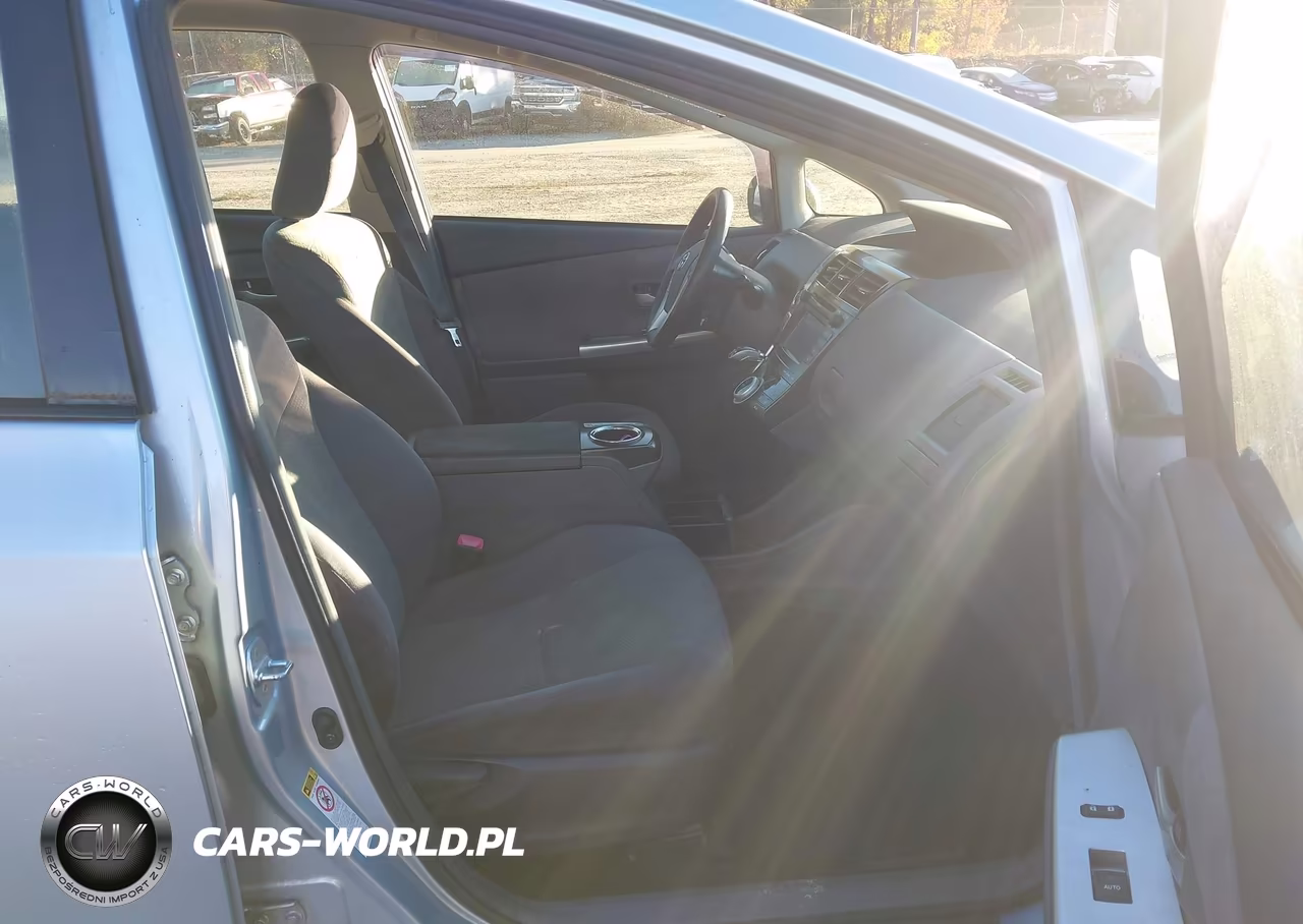 2013 Toyota Prius V Three VIN:JTDZN3EU5D3196110 - 5
