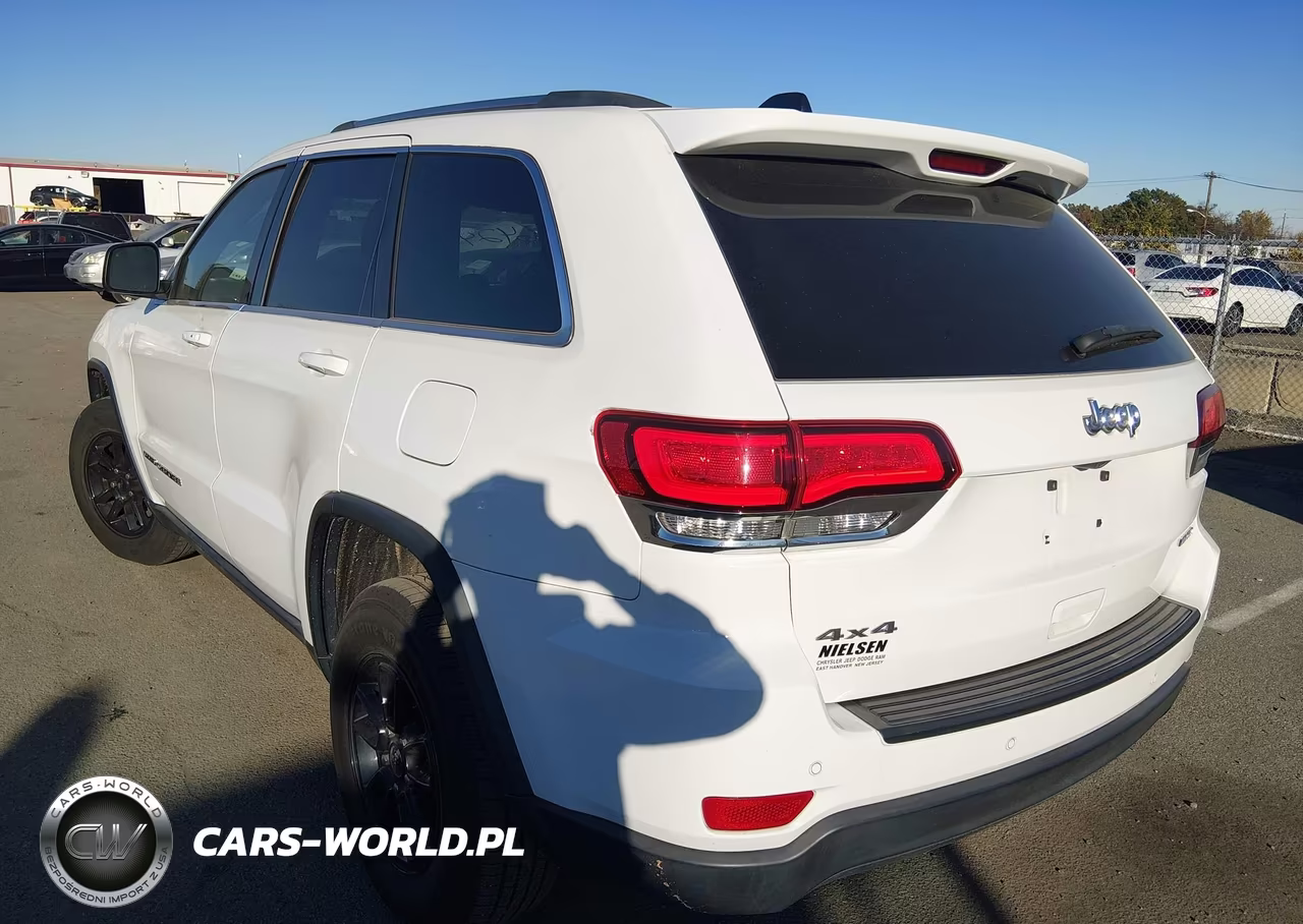 2020 Jeep Grand Cherokee Laredo E 4X4 VIN:1C4RJFAG9LC336848 - 3