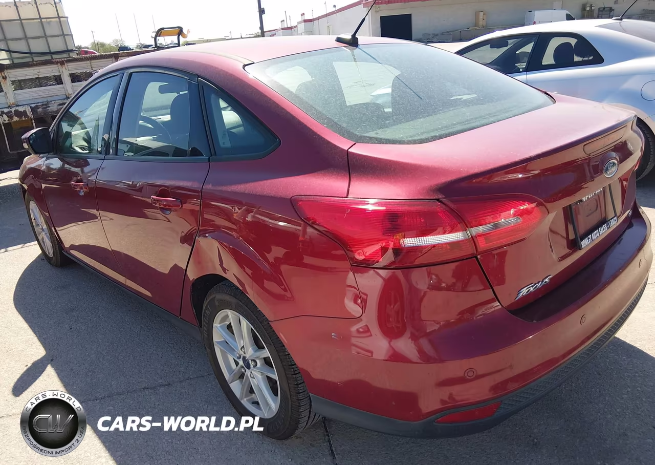 2015 Ford Focus Se VIN:1FADP3F27FL324888 - 3