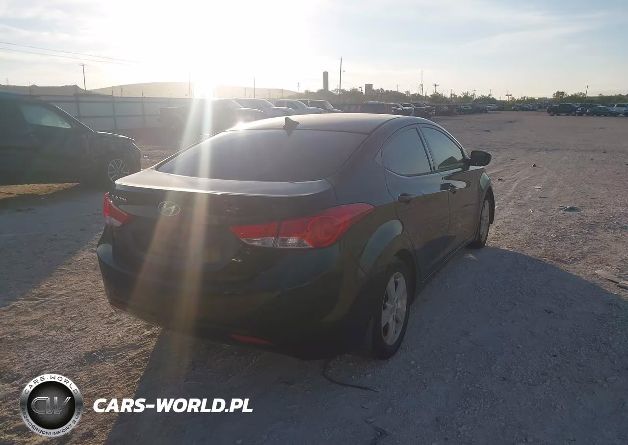 2013 Hyundai Elantra Gls VIN:KMHDH4AE6DU827068 - 4
