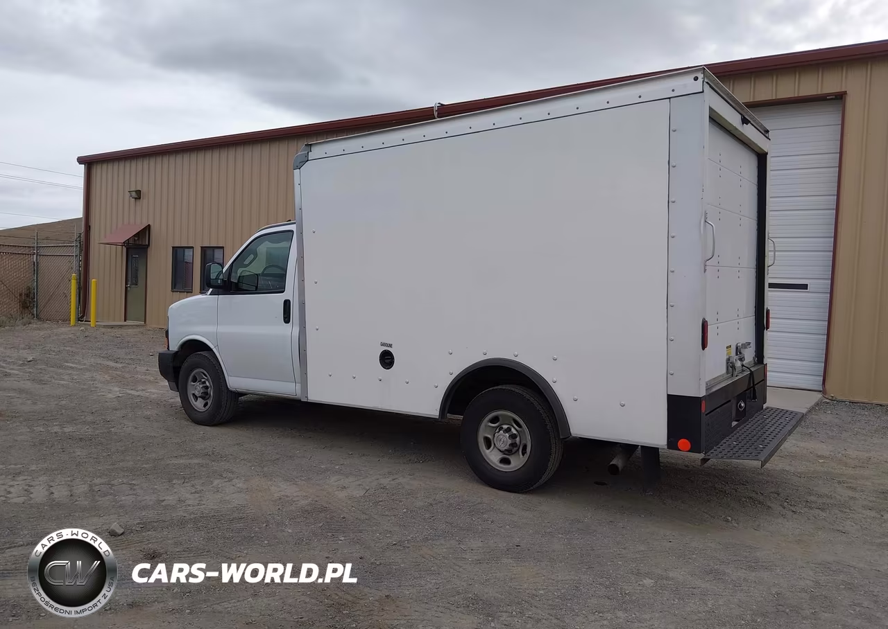 2019 Chevrolet Express Cutaway 4500 VIN:1GB0GRFP2K1371179 - 3
